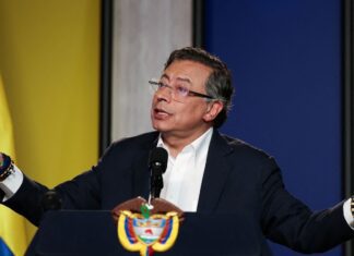 Após fala de Trump, Petro diz que pegará em armas se necessário Após fala de Trump, Petro diz que pegará em armas se necessário