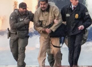 Após sequestro, Maduro e esposa são levados para Corte em Nova York Após sequestro, Maduro e esposa são levados para Corte em Nova York