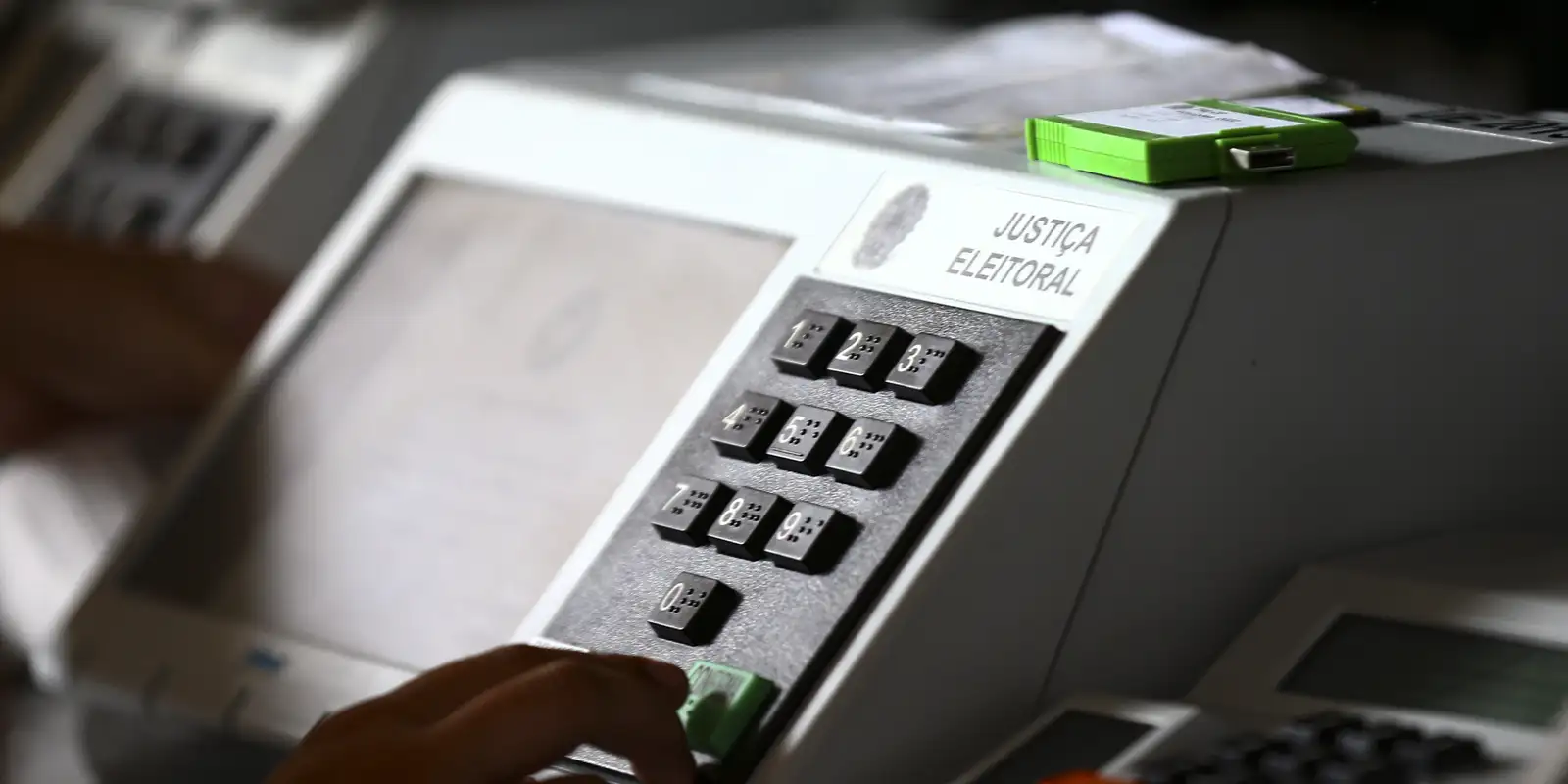 Eleitores devem regularizar situação para votar nas eleições de 2026 Eleitores devem regularizar situação para votar nas eleições de 2026
