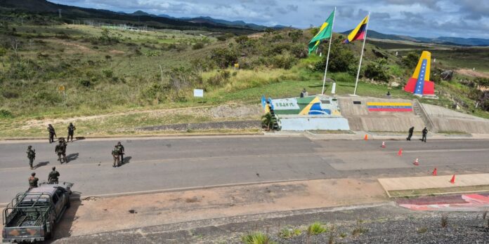 Fronteira do Brasil com Venezuela está aberta, mas segue monitorada