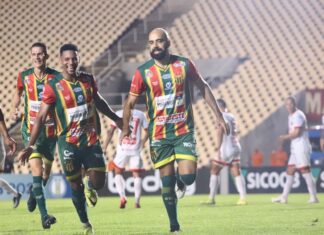 Futebol nacional tem fim de semana de clássicos Futebol nacional tem fim de semana de clássicos