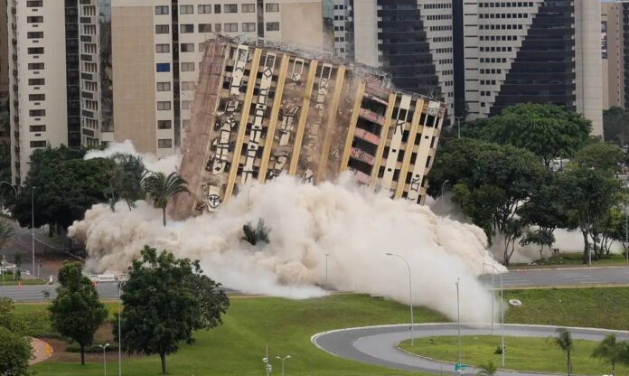Implosão Derruba Hotel De Luxo Abandonado Implosão Derruba Hotel De Luxo Abandonado