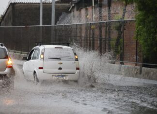 Inmet emite alertas de chuva intensa para regiões do Brasil Inmet emite alertas de chuva intensa para regiões do Brasil