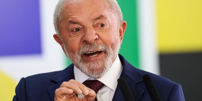 Lula anuncia isenção de visto a cidadãos chineses
