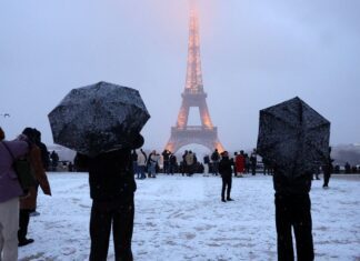 Onda de frio na Europa: na França, forte nevasca cobre Paris de branco Onda de frio na Europa: na França, forte nevasca cobre Paris de branco