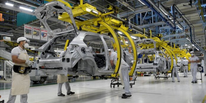 Produção industrial fica estável em novembro de 2025, diz IBGE