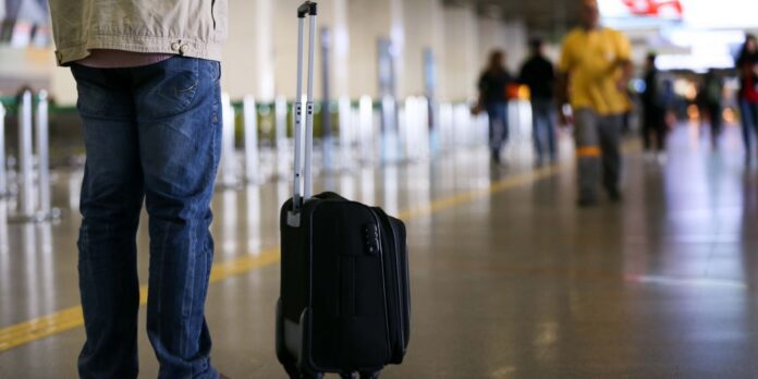 Suspensão de novos vistos de imigração para os EUA começa Suspensão de novos vistos de imigração para os EUA começa nesta quarta