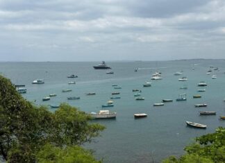 VÍDEO: Iate De Luxo Com Mais De 100 Pés Chama Atenção Próximo Ao Yacht Clube