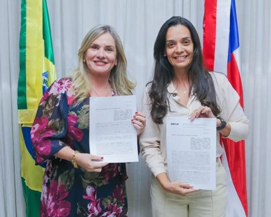 Ivana Bastos e prefeita de Lençóis assinam convênios de R$ 5 milhões para educação e esporte