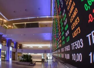 Bolsa sobe mais de 3% e encosta nos 172 mil pontos com recuos de Trump