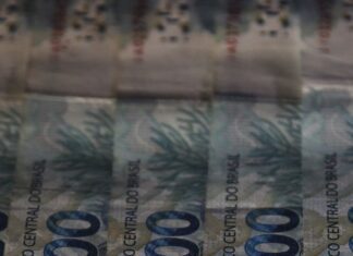 Arrecadação federal bate recorde de R$ 2,89 trilhões em 2025