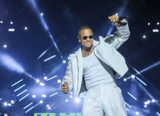 Léo Santana Comanda O Pipoco E Arrasta Multidão No Pré-Carnaval De Salvador