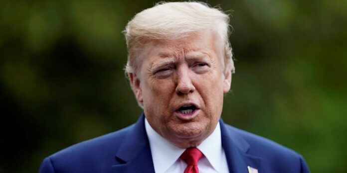 Após críticas, Casa Branca apaga post de Donald Trump com Após críticas, Casa Branca apaga post de Donald Trump com teor racista