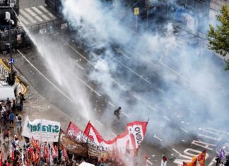 Argentina: Reforma trabalhista permite jornada de 12h e limita greves Argentina: Reforma trabalhista permite jornada de 12h e limita greves