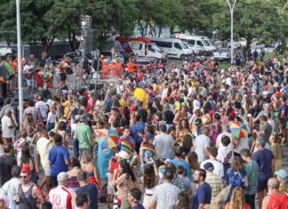 Bloco Galinho de Brasília arrasta grande público na capital federal Bloco Galinho de Brasília arrasta grande público na capital federal