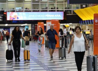 Carnaval movimenta aeroportos e rodovias de São Paulo Carnaval movimenta aeroportos e rodovias de São Paulo
