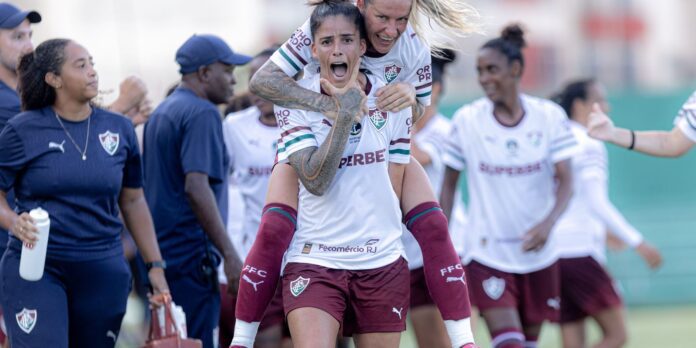 Com gol no fim, Fluminense bate Vitória pelo Brasileirão Feminino Com gol no fim, Fluminense bate Vitória pelo Brasileirão Feminino