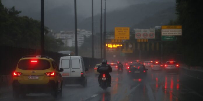 Estado do RJ tem aviso de grande perigo meteorológico até Estado do RJ tem aviso de grande perigo meteorológico até sexta, 27