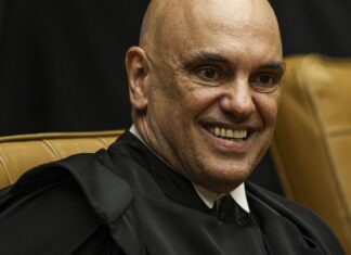 Na primeira sessão de julgamento do STF, Moraes repudia ataques ao STF Na primeira sessão de julgamento do STF, Moraes repudia ataques ao STF