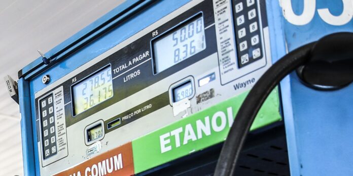 Operação fiscaliza postos de combustível em oitos estados e no DF