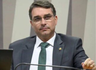 PT, PCdoB E PV Protocolam Ação Contra Flávio Bolsonaro PT, PCdoB E PV Protocolam Ação Contra Flávio Bolsonaro