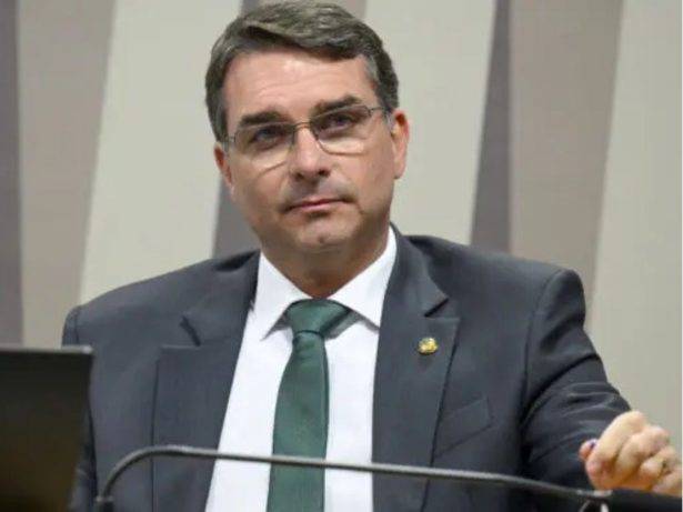 PT, PCdoB E PV Protocolam Ação Contra Flávio Bolsonaro PT, PCdoB E PV Protocolam Ação Contra Flávio Bolsonaro