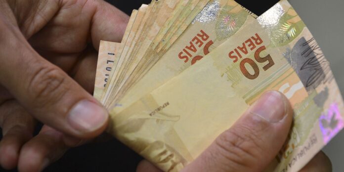 Renda domiciliar por pessoa no Brasil foi de R$ 2.316 Renda domiciliar por pessoa no Brasil foi de R$ 2.316 em 2025