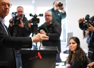 Socialista Antônio Seguro é eleito presidente de Portugal Socialista Antônio Seguro é eleito presidente de Portugal