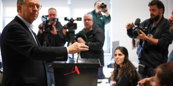 Socialista Antônio Seguro é eleito presidente de Portugal Socialista Antônio Seguro é eleito presidente de Portugal