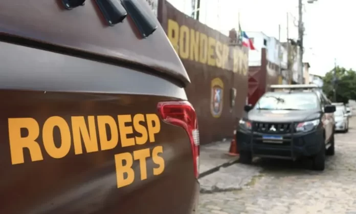 Trio-suspeito-de-trafico-de-drogas-e-preso-em-Salv0033306000202412231340-9.webp.webp