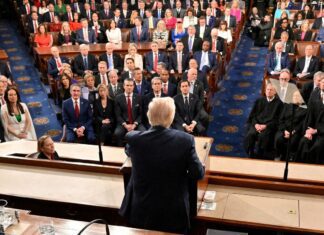 Trump proclama “era de ouro” em discurso sobre estado da União Trump proclama "era de ouro" em discurso sobre estado da União
