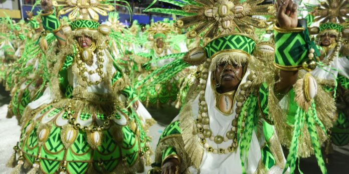 Viva Maria: Mangueira leva Amazônia à Sapucaí Viva Maria: Mangueira leva Amazônia à Sapucaí