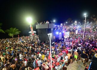 Trio De Xanddy Tem “apagão” E Cantor Improvisa Acústico Com Multidão Na Barra