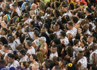GALERIA DE FOTOS: Diversidade De Ritmos Marca Sexta-feira De Carnaval Em Salvador