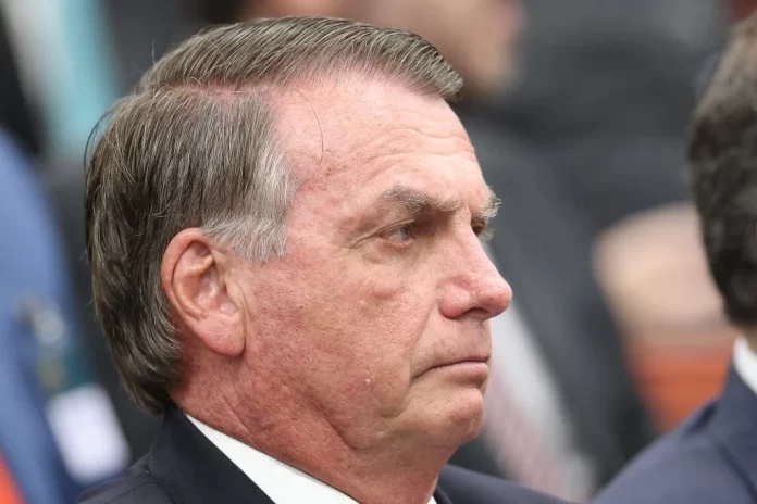 Após Transferência Para Nova Acomodação, Bolsonaro Segue Tratamento De Pneumonia Na UTI