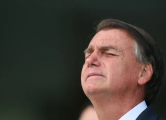 Bolsonaro recebe alta e deixa hospital em Brasília Bolsonaro recebe alta e deixa hospital em Brasília