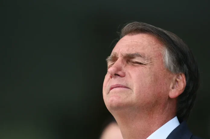 Bolsonaro recebe alta e deixa hospital em Brasília Bolsonaro recebe alta e deixa hospital em Brasília