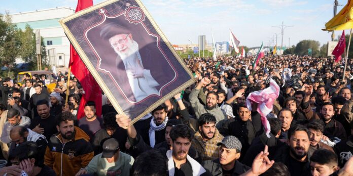 Com morte de Khamenei, Irã forma conselho de governo com aiatolá Arafi
