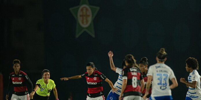 Flamengo e Cruzeiro empatam na abertura da 4ª rodada do Flamengo e Cruzeiro empatam na abertura da 4ª rodada do BR Feminino