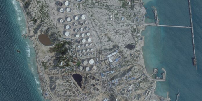 Irã incendeia petroleiro gigante perto de Dubai após alertas de Irã incendeia petroleiro gigante perto de Dubai após alertas de Trump