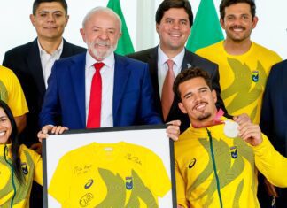 Lula recebe delegação brasileira dos Jogos Paralímpicos de Inverno Lula recebe delegação brasileira dos Jogos Paralímpicos de Inverno