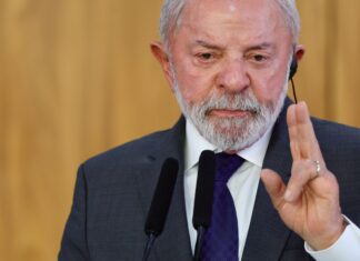 Lula sobre visto de assessor dos EUA: só se liberar visto de Padilha Lula sobre visto de assessor dos EUA: só se liberar visto de Padilha