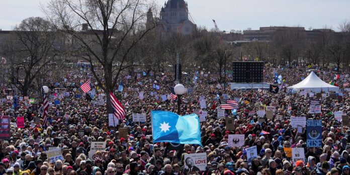 Manifestações anti-Trump ocorrem em diversas cidades dos EUA
