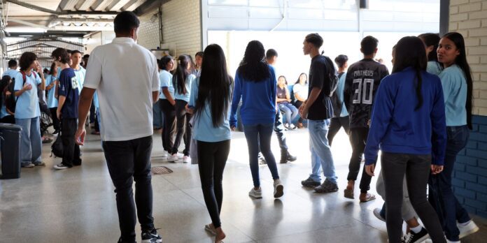 Pagamento de 1ª parcela do programa Pé-de-Meia começa nesta segunda Pagamento de 1ª parcela do programa Pé-de-Meia começa nesta segunda