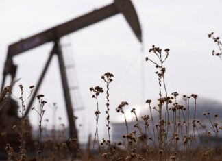 Países decidem liberar reservas de petróleo em meio à guerra no Irã Países decidem liberar reservas de petróleo em meio à guerra no Irã