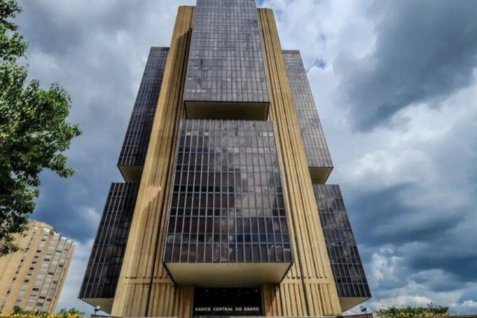 Banco Central Reduz Juros Para 14,5% E Mantém Cautela Diante De Cenário Externo