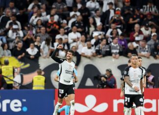 Corinthians derrota Santa Fe e segue 100% na Copa Libertadores Corinthians derrota Santa Fe e segue 100% na Copa Libertadores