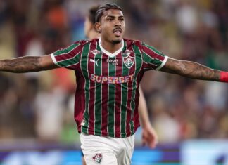 Flu bate Corinthians no Maracanã e assume vice-liderança do Brasileiro Flu bate Corinthians no Maracanã e assume vice-liderança do Brasileiro