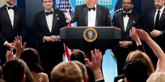 Homem atira durante jantar de Trump com correspondentes em Washington Homem atira durante jantar de Trump com correspondentes em Washington