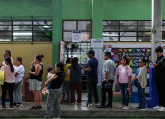 Peru: ultraconservador e esquerda disputam voto a voto para 2º turno Peru: ultraconservador e esquerda disputam voto a voto para 2º turno